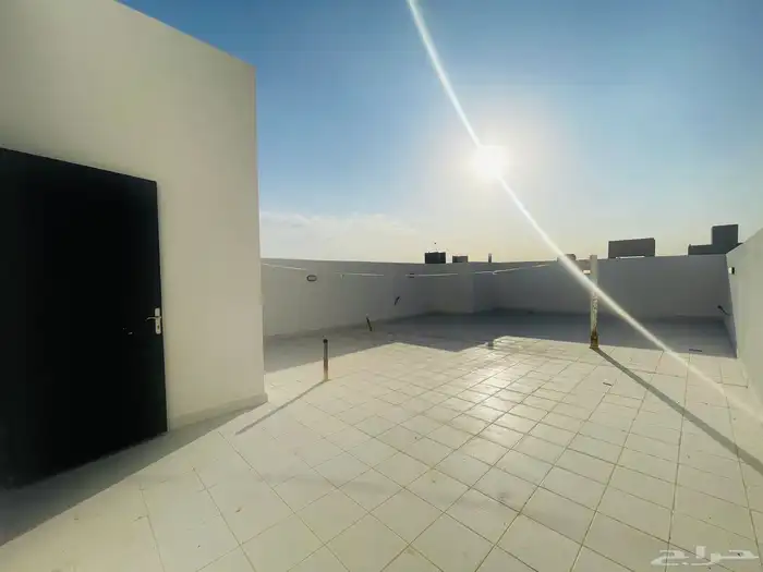 للبيع دور ودرج داخلي و شقتين حي البيان مساحة 360 خلف ماك 38