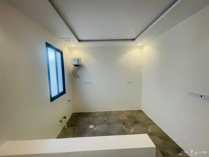 للبيع دور ودرج داخلي و شقتين حي البيان مساحة 360 خلف ماك 33