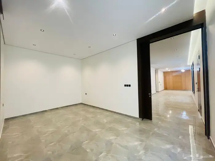 للبيع دور ودرج داخلي و شقتين حي البيان مساحة 360 خلف ماك 8