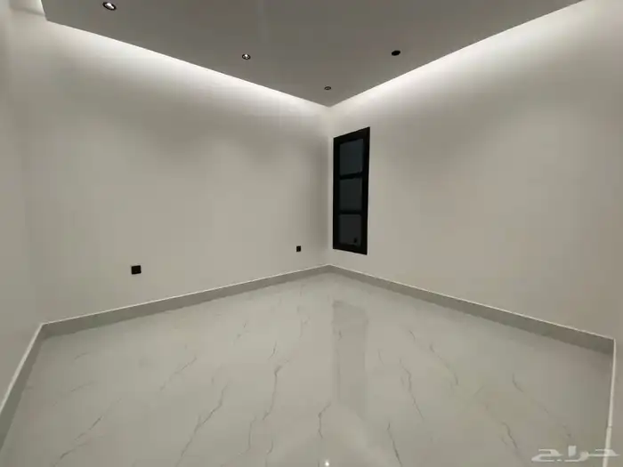 دور علوي للبيع بالحزم بالقرب من شارع المشتل 2
