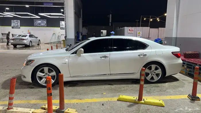 لكزس LS460 سعودي عبدالطيف جميل 1