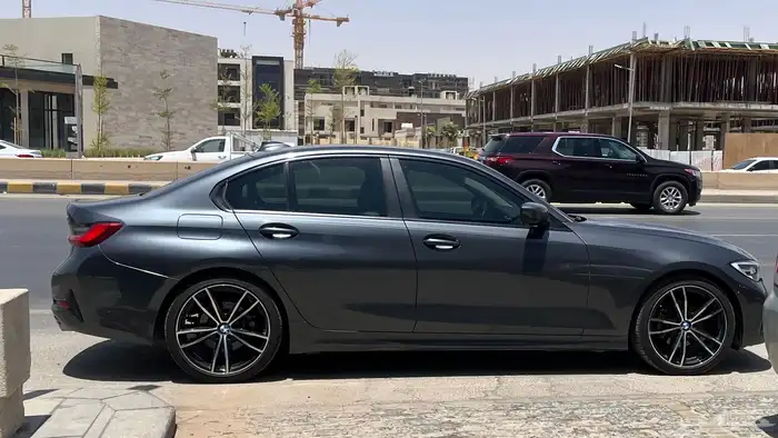 BMW 320i 2021 بي ام دبليو الفئة الثالثة 1