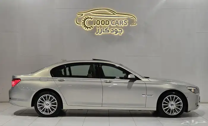 بي ام دبليو 750Li موديل 2012 بحالة ممتازة 1