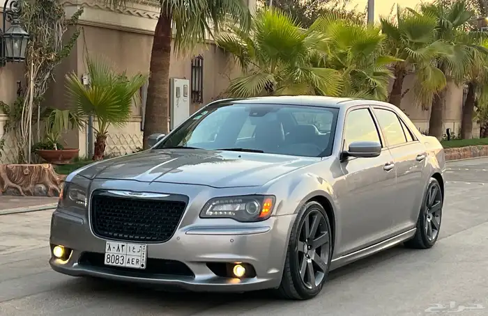 للبيع كرايزلر (( 2014 SRT )) نظيف جدا 13