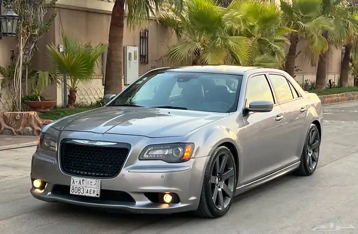للبيع كرايزلر (( 2014 SRT )) نظيف جدا 14