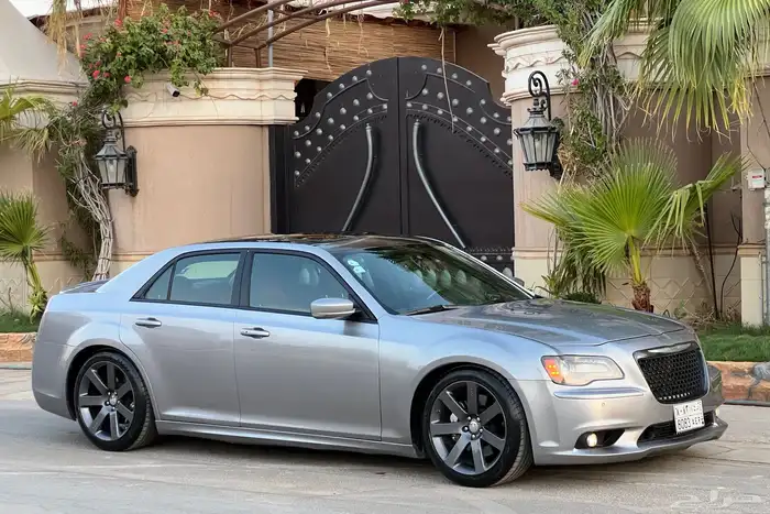 للبيع كرايزلر (( 2014 SRT )) نظيف جدا 5