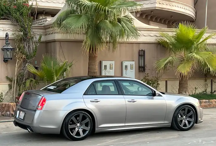 للبيع كرايزلر (( 2014 SRT )) نظيف جدا 7
