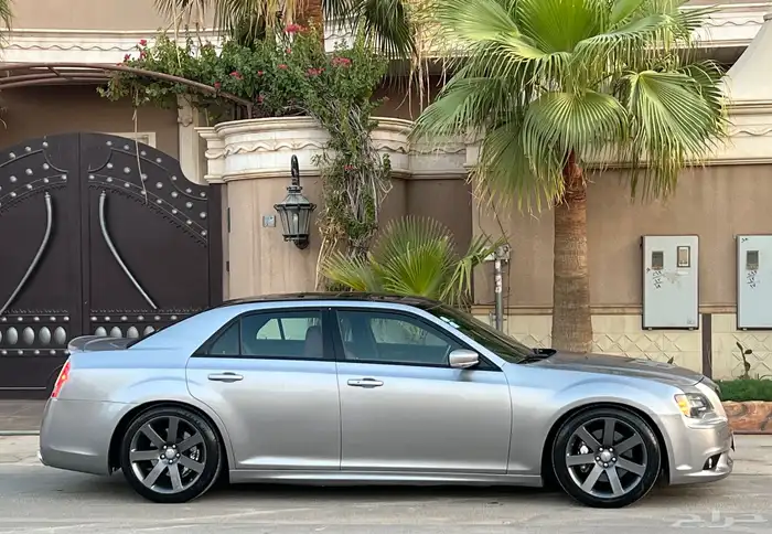 للبيع كرايزلر (( 2014 SRT )) نظيف جدا 6