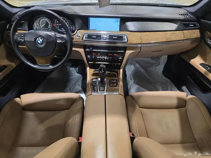 بي ام دبليو 750Li موديل 2012 بحالة ممتازة 16