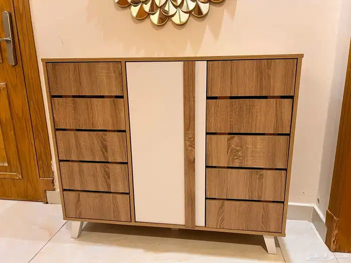 خزانة أحذية بحالة ممتازة 1
