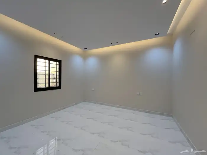 للبيع دور ارضي بحوش بمدخل سياره عماره دورين ب550 للصامل 17