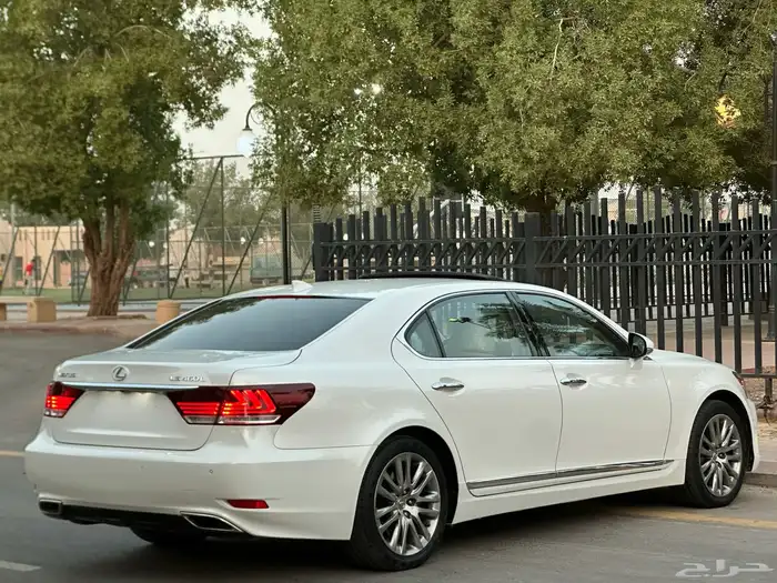لكزس LS460 موديل 2014 سعودي فل لارج 23