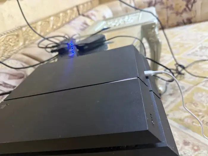 سوني فور نظيف مع يدتين وشريط فيفا بسعر رمزي 0