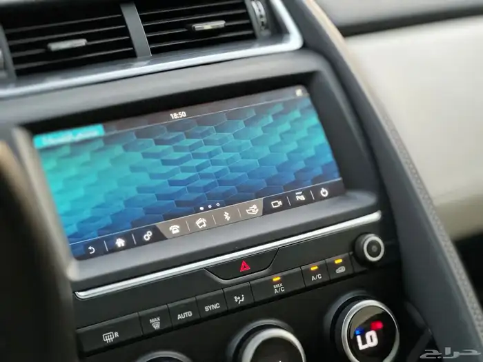 جيب جاكوار E PACE شبه جديد 2020 41