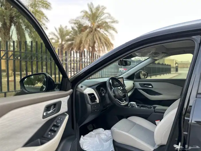نيسان اكس تريل موديل 2023 سعودي نص فل بلس 7 ركاب 24