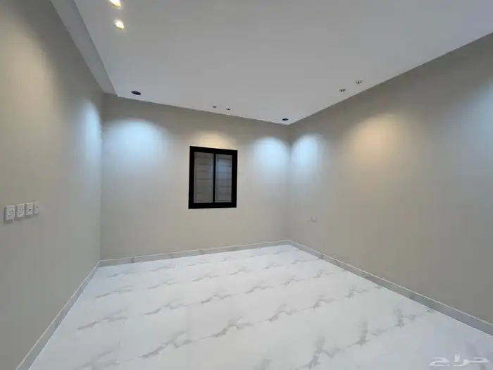 للبيع دور ارضي بحوش بمدخل سياره عماره دورين ب550 للصامل 16