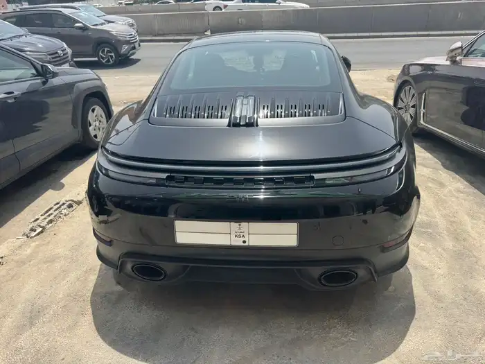 بورش كاريرا 2025 للايجار 1