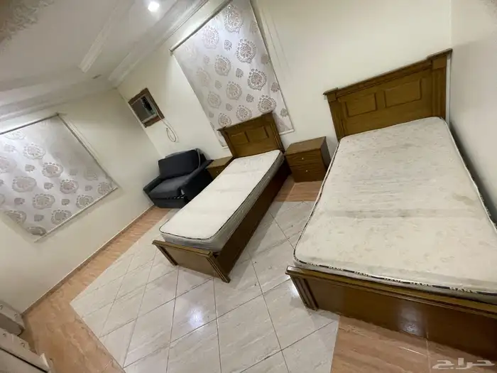 سريرين بفرشتين و 2 كمودينه وتسريحه ارجوحه ونطيطه للأطفال 3