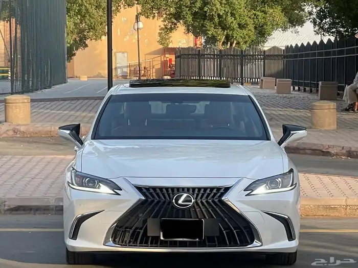 لكزس-ES300h-2023 2