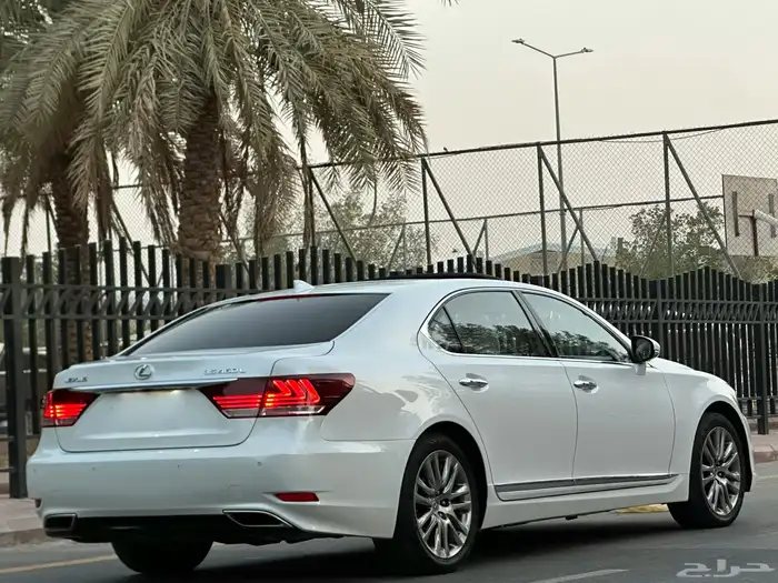 لكزس LS460 موديل 2014 سعودي فل لارج 11