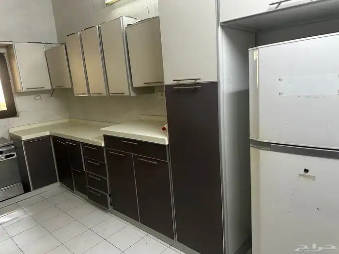 مطبخ وسرير نفرين وتسريحه بالطائف 4