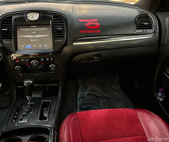 للبيع كرايزلر (( 2014 SRT )) نظيف جدا 33