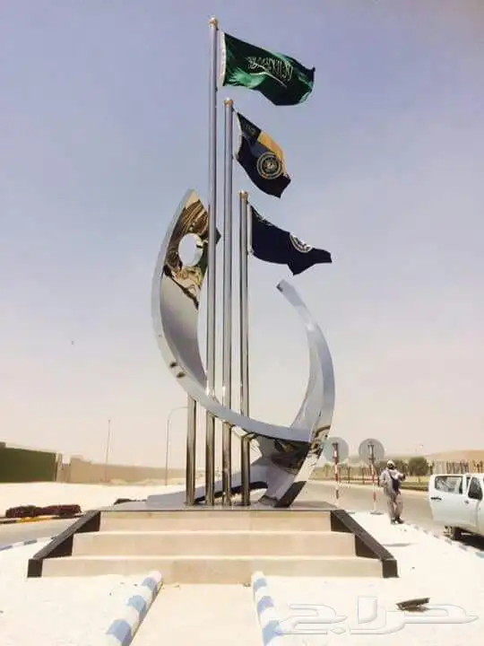 مجسمات اليوم الوطني بكل انواعها للطرق والميادين والحدائق 97