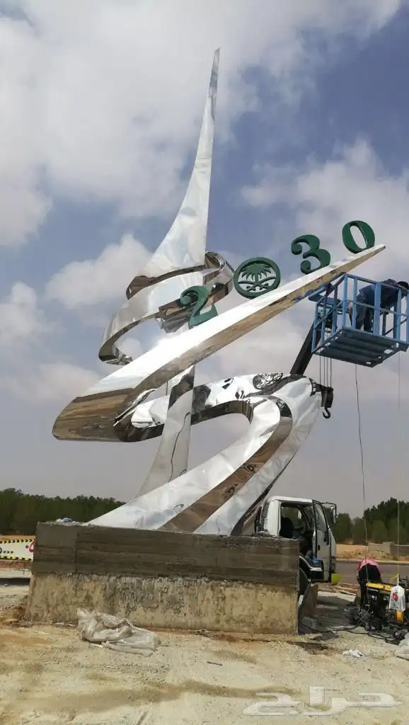 مجسمات اليوم الوطني بكل انواعها للطرق والميادين والحدائق 58
