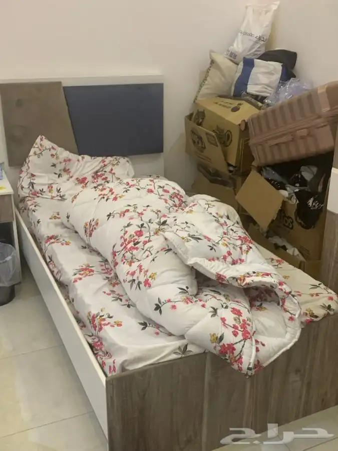 سريرين نفر ونص ودولاب وتسريحة وكومدينه بدون فرش 2