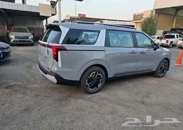 كيا كرنفال استاندر 2025 مع عازل حراري مجاني 9