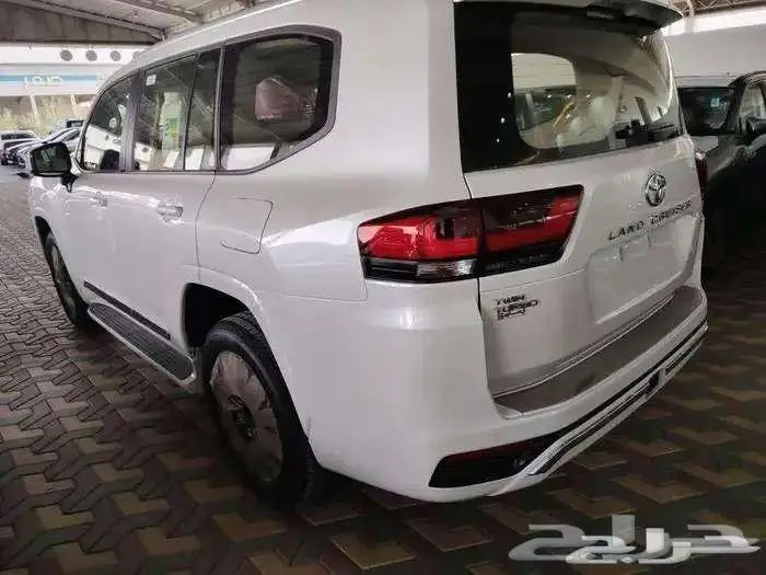 تويوتا لاند كروزر بنزين GXR3 اصفار سعودي 2025 3