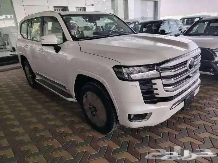 تويوتا لاند كروزر بنزين GXR3 اصفار سعودي 2025 1