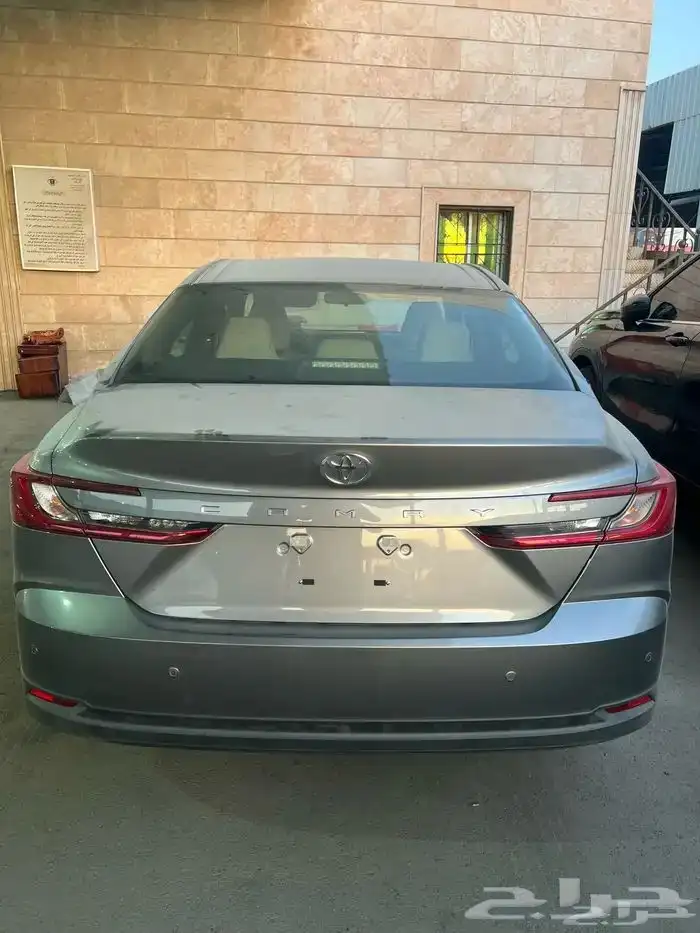 تويوتا كامري E 2025 بنزين وارد الساير بالنقد والتقسيط 5