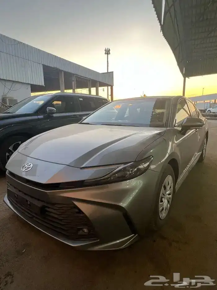 تويوتا كامري E 2025 بنزين وارد الساير بالنقد والتقسيط 2