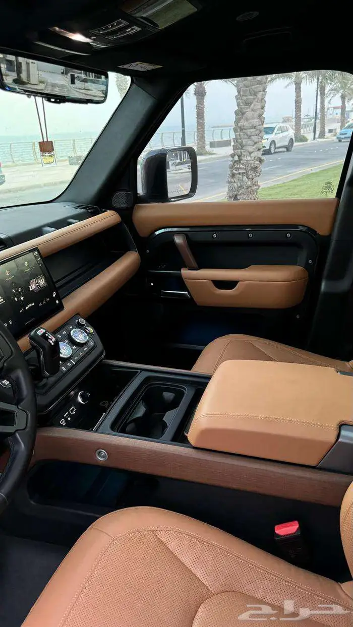 لاندروفر ديفندر HSE 2024 17