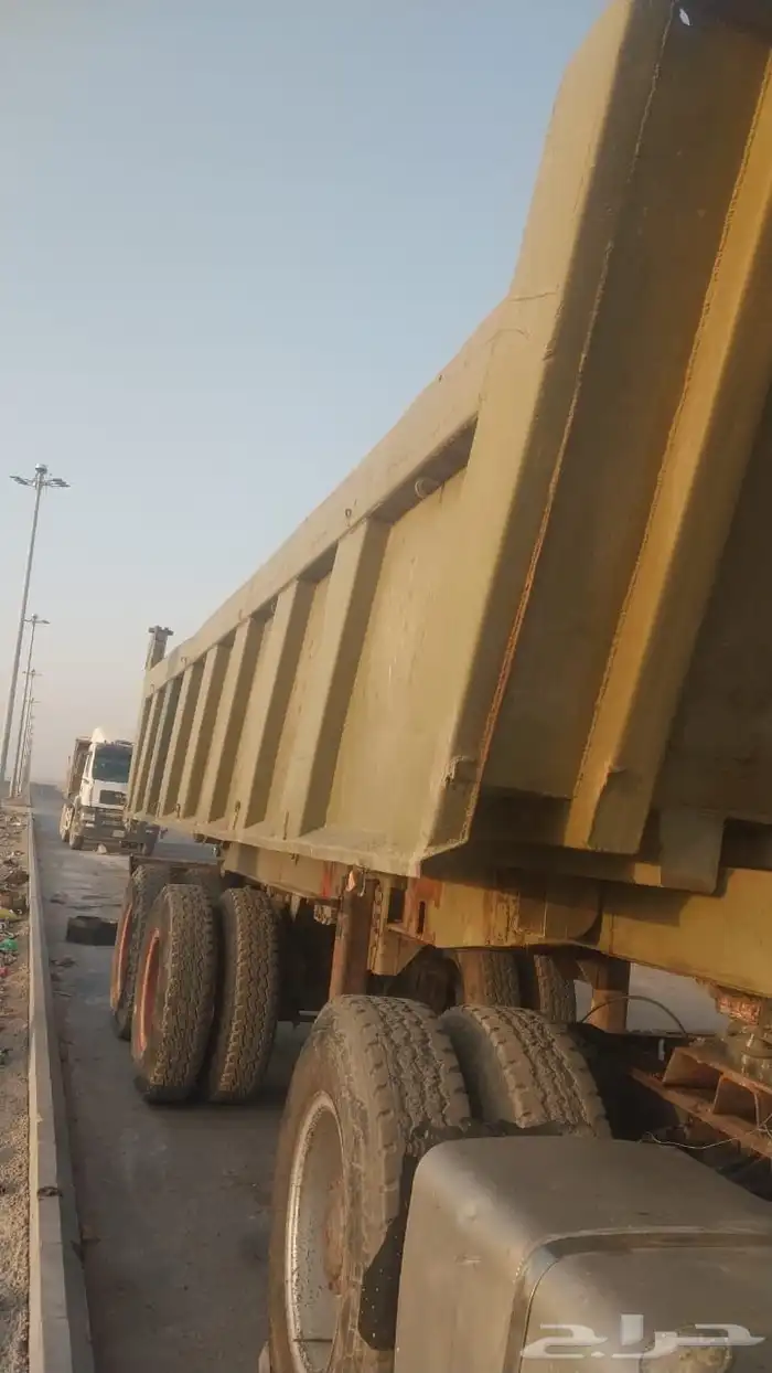 للبيع صندوق مقاس 20 3