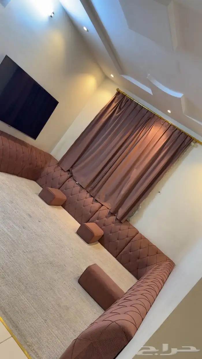 مجلس كامل مساند خشب نظيفه وفخمه وستاره وفرشه 3 20 3 40 0