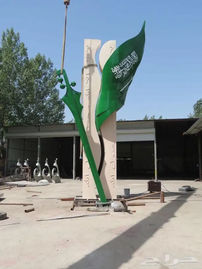 مجسمات اليوم الوطني بكل انواعها للطرق والميادين والحدائق 61