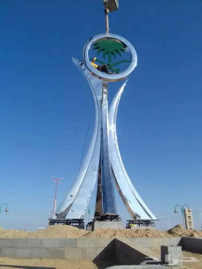 مجسمات اليوم الوطني بكل انواعها للطرق والميادين والحدائق 64