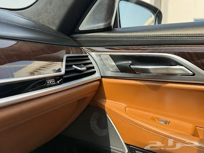 بي ام دبليو 750 فل كامل المواصفات 10