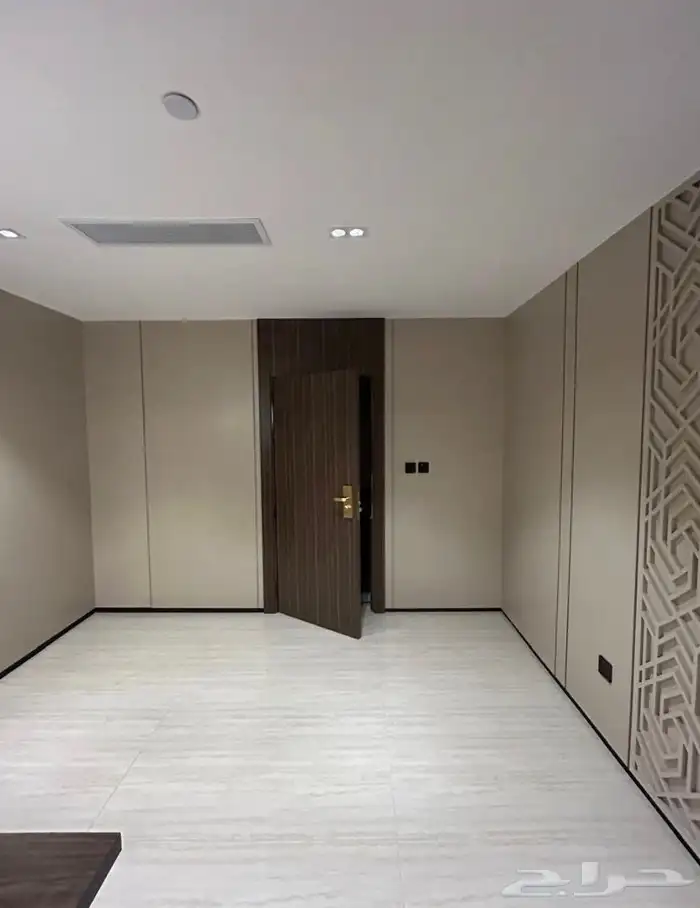 رفوف ومكاتب وكنترات اعمال خشبيه 4