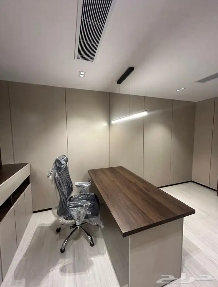 رفوف ومكاتب وكنترات اعمال خشبيه 2
