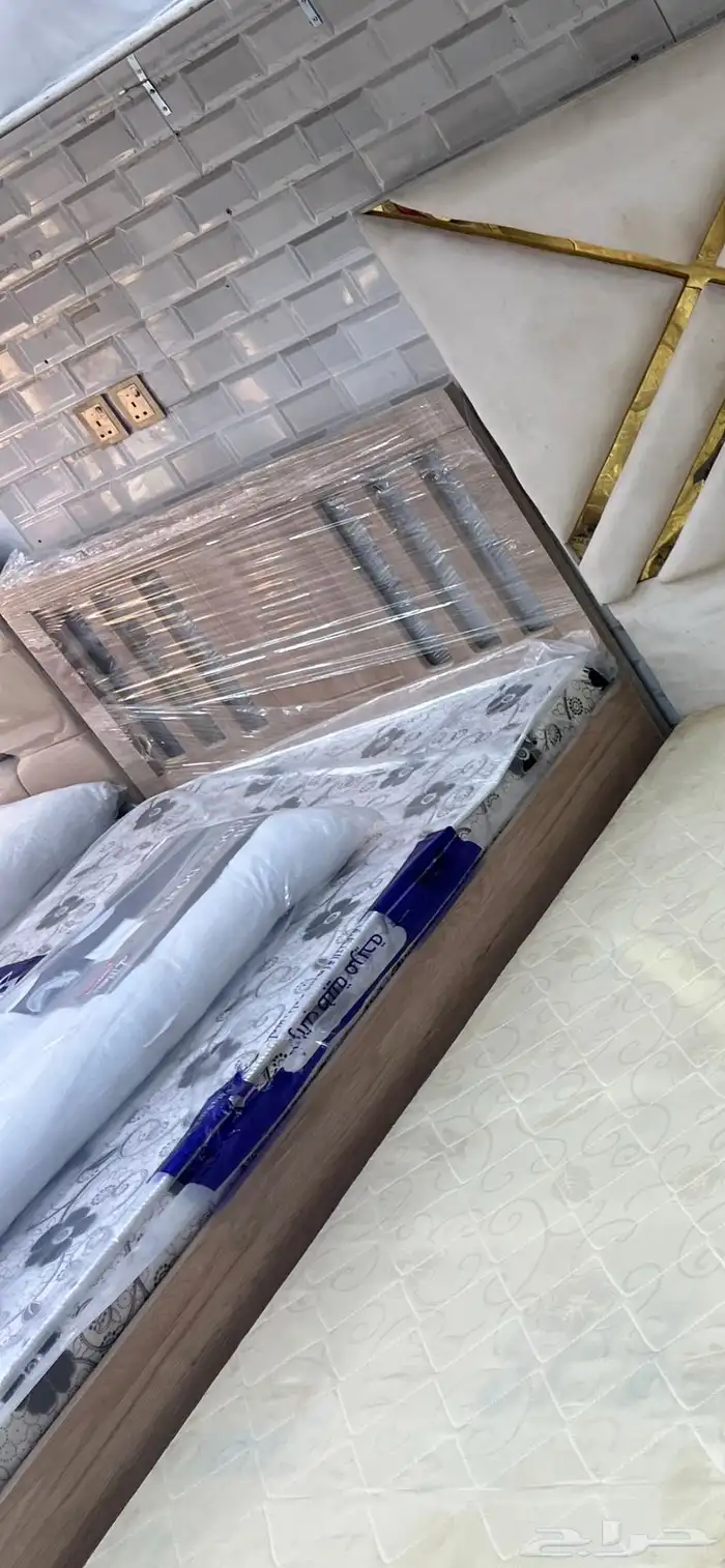 نفر واحد سرير مع المرتبة مع مخده مع لحاف طقم كامل موجود 9