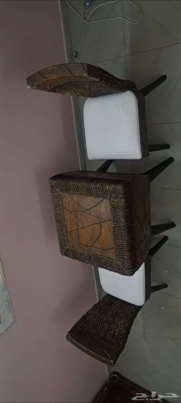 طاولتين واربع كراسي بحالة ممتازه 1