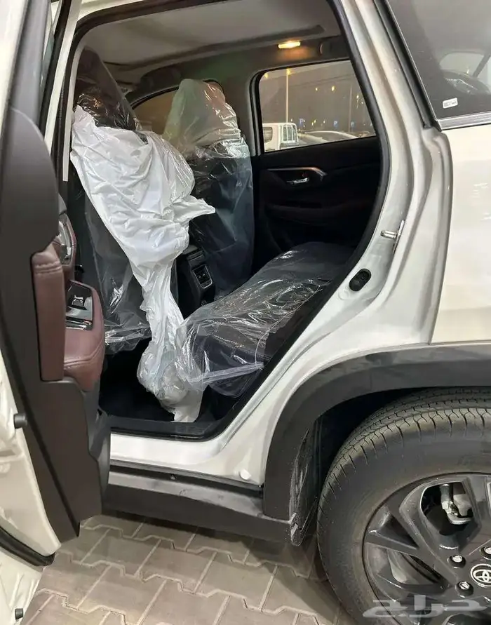 تويوتا اوربان فل كامل موديلات 2025 و 2026 14