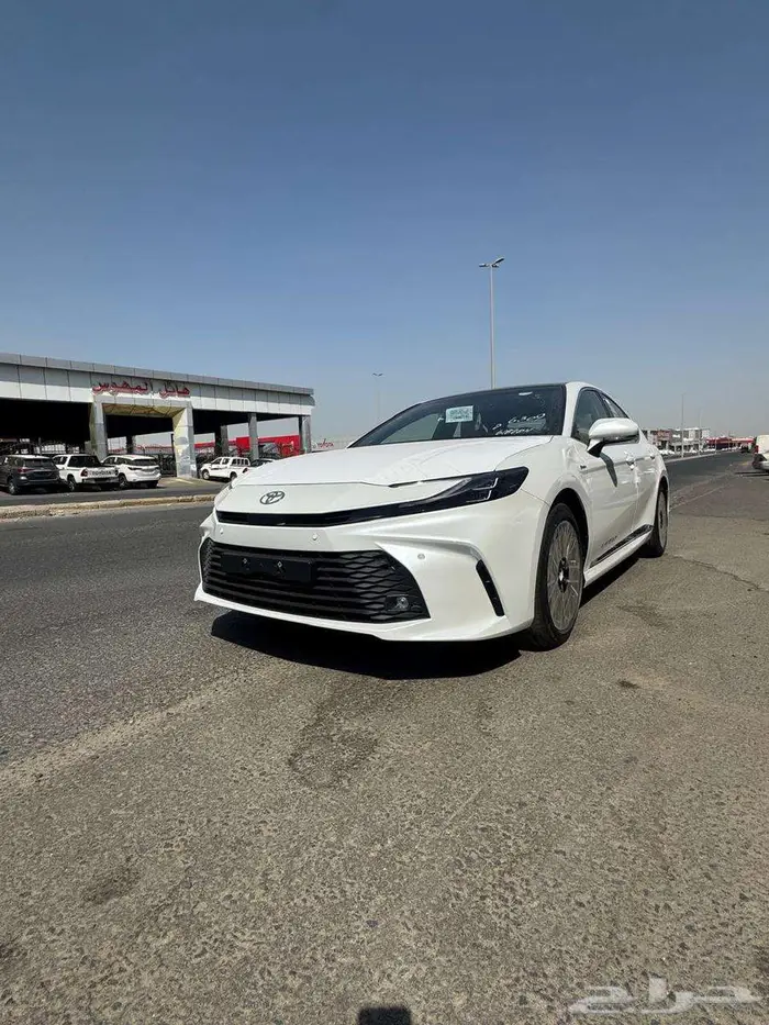 تويوتا كامرى LE هايبرد 2500 cc بانوراما موديل 2025 3