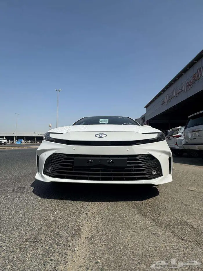تويوتا كامرى LE هايبرد 2500 cc بانوراما موديل 2025 5