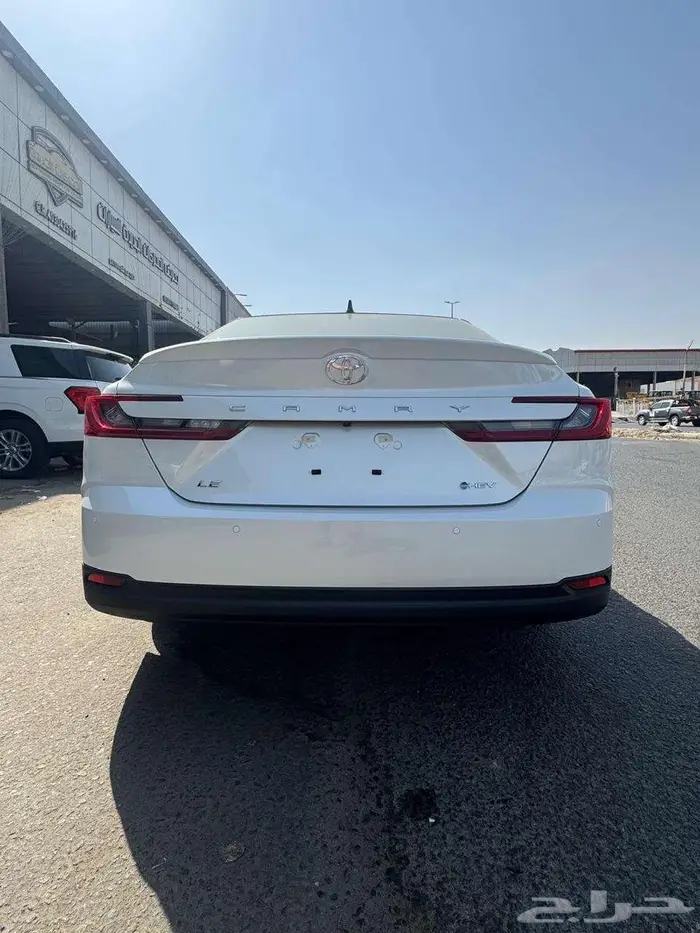 تويوتا كامرى LE هايبرد 2500 cc بانوراما موديل 2025 6