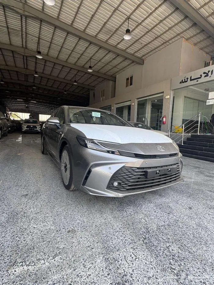 تويوتا كامرى lE هايبرد 2500 cc رمادى موديل 2025 0