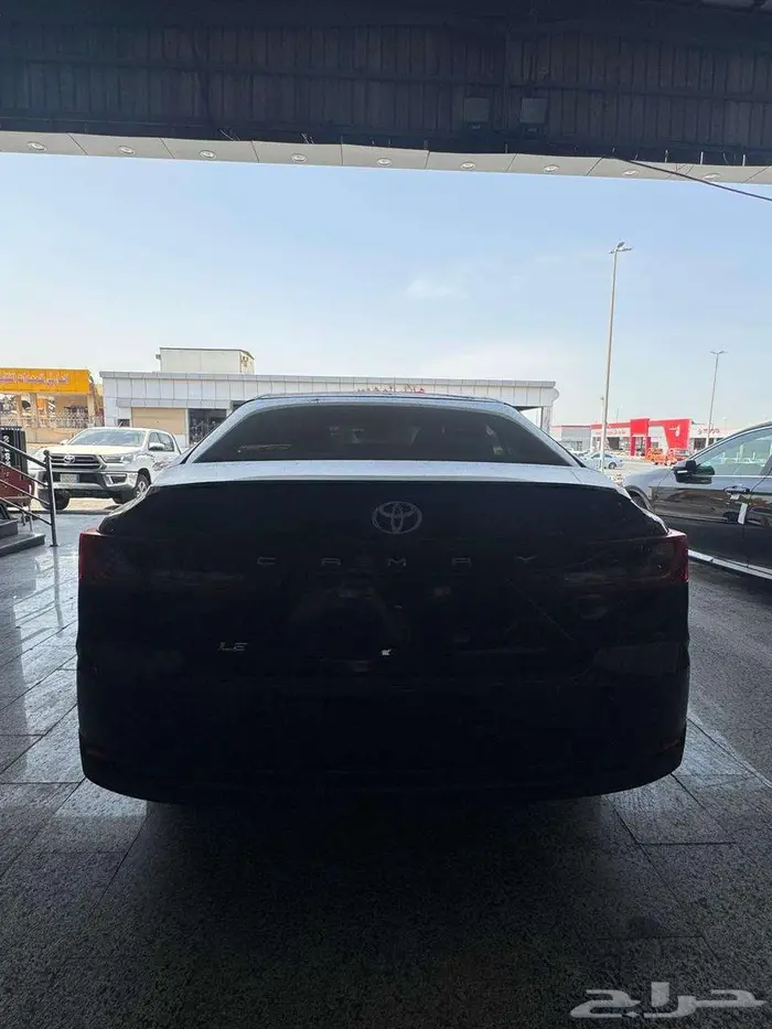تويوتا كامرى LE اسود 2500 cc بنزين موديل 2025 5